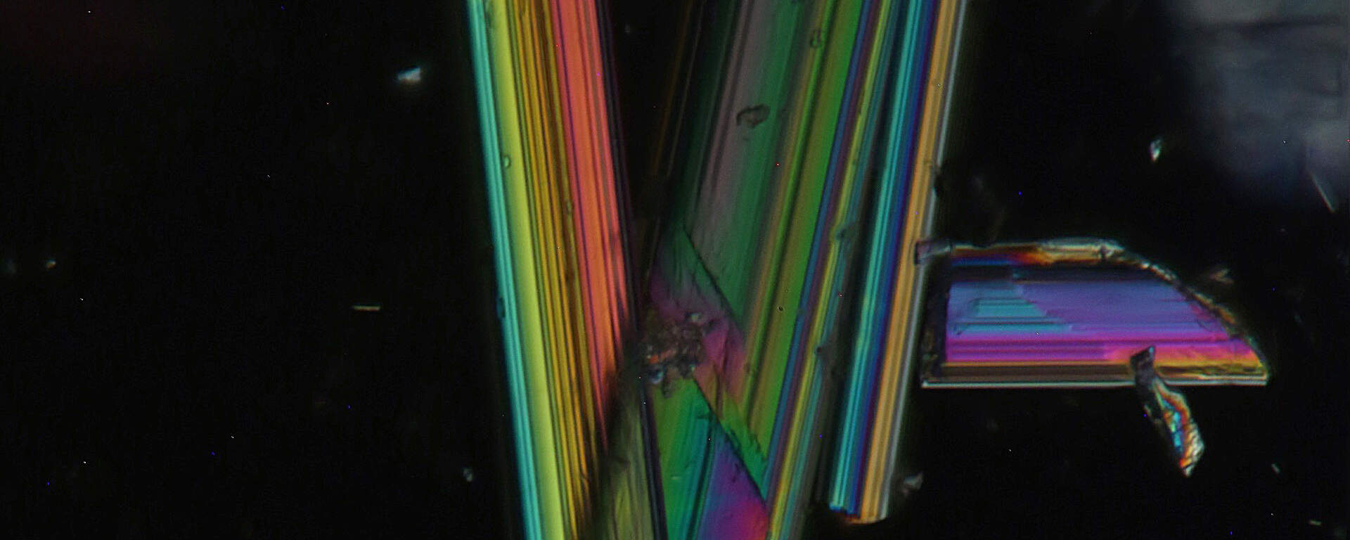 Dumortierite in rock crystal, Brazil, polarised light